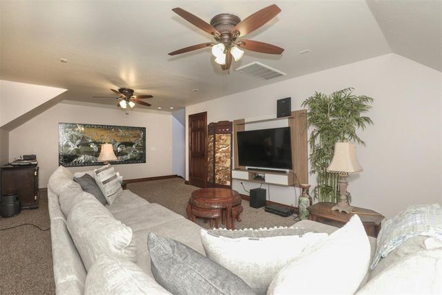 2712 Busheywood Drive, Yukon, OK 73099