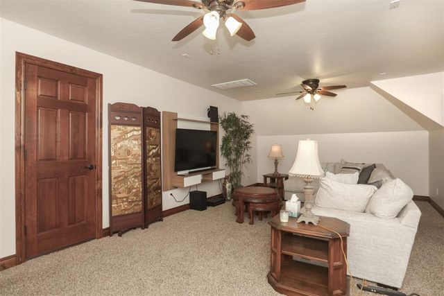 2712 Busheywood Drive, Yukon, OK 73099