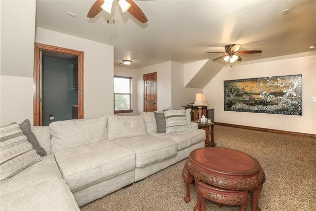 2712 Busheywood Drive, Yukon, OK 73099