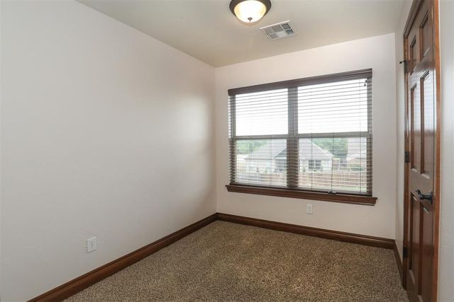 2712 Busheywood Drive, Yukon, OK 73099