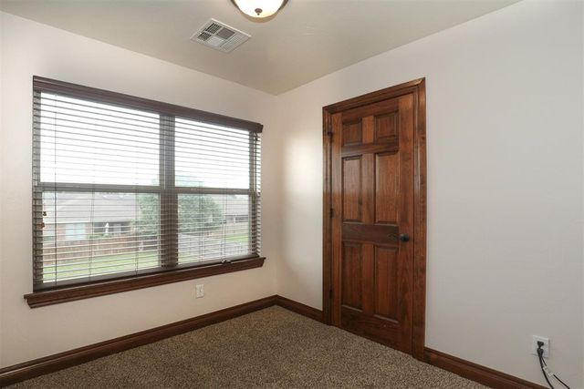 2712 Busheywood Drive, Yukon, OK 73099
