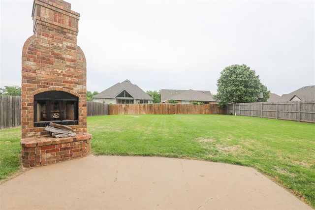2712 Busheywood Drive, Yukon, OK 73099
