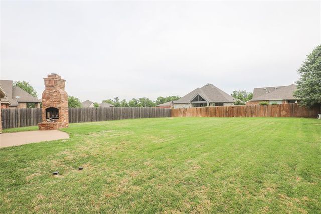 2712 Busheywood Drive, Yukon, OK 73099