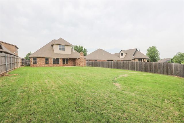 2712 Busheywood Drive, Yukon, OK 73099