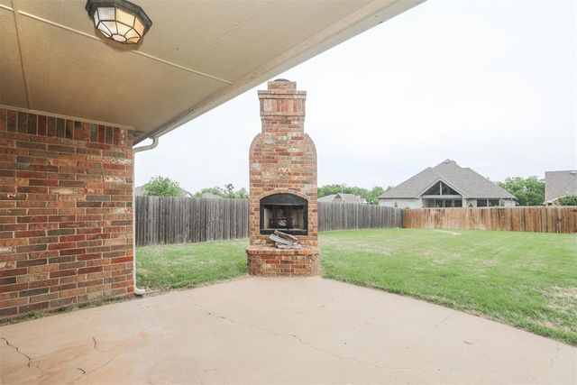 2712 Busheywood Drive, Yukon, OK 73099