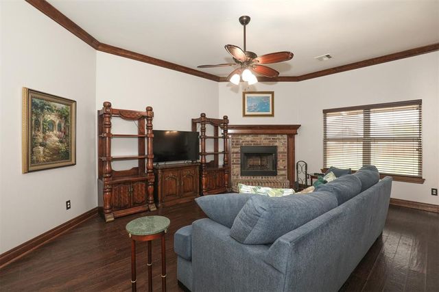 2712 Busheywood Drive, Yukon, OK 73099