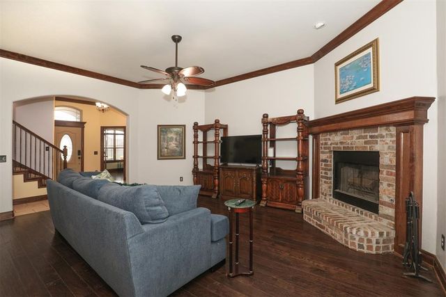 2712 Busheywood Drive, Yukon, OK 73099