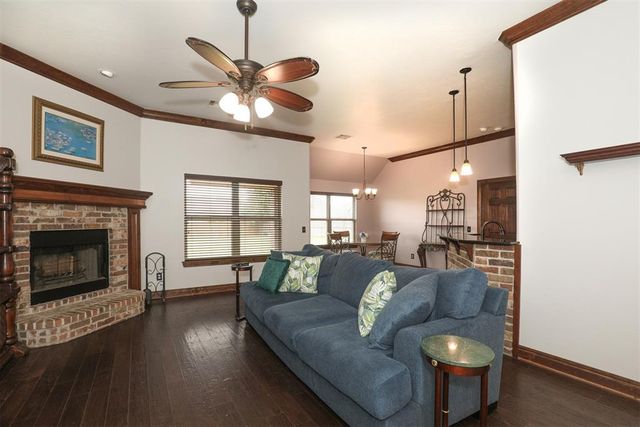 2712 Busheywood Drive, Yukon, OK 73099