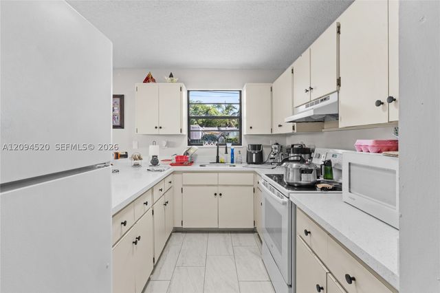 2934 NW 94th St 2934, Miami, FL 33147