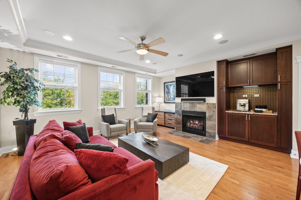 1921 W Diversey Parkway 402, Chicago, IL 60614 — photo 2