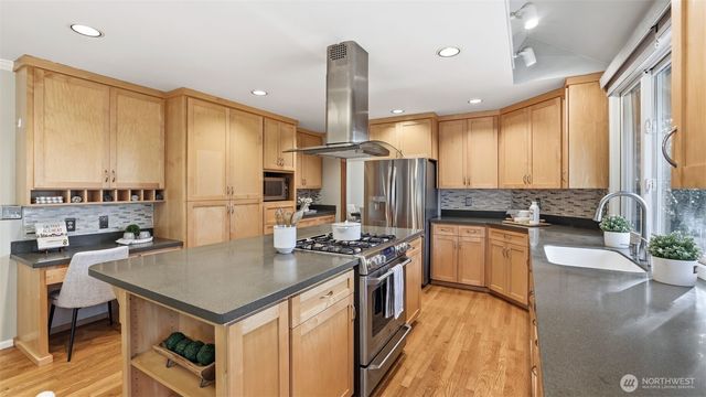 4715 227th Place SE, Sammamish, WA 98075