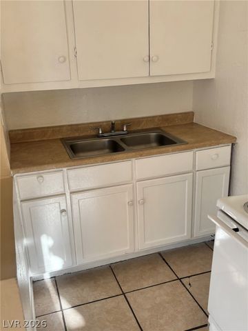 1118 Laurel Avenue 1, Las Vegas, NV 89104