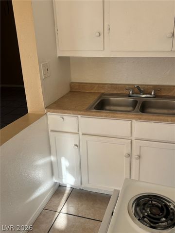 1118 Laurel Avenue 1, Las Vegas, NV 89104