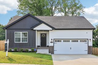 1040 Dublin Dr, Clarksville, TN 37042