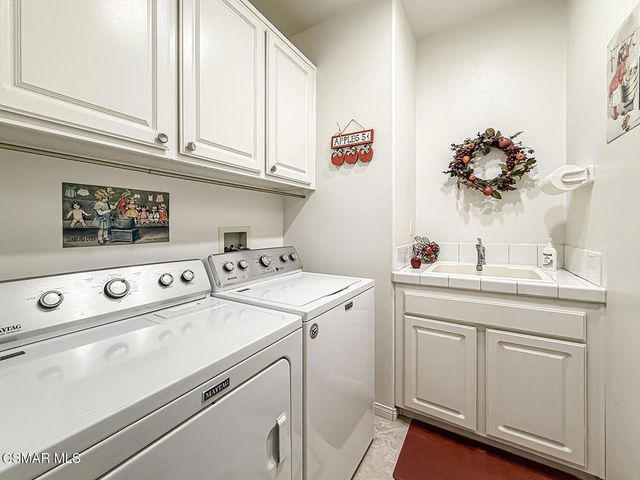 246 Via Felicia, Newbury Park, CA 91320