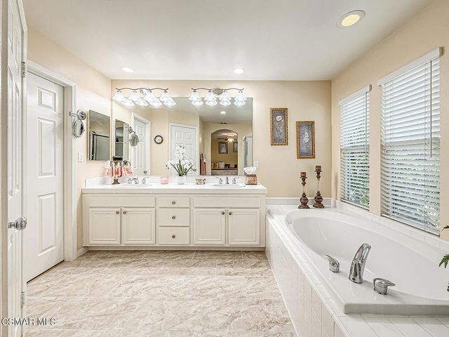 246 Via Felicia, Newbury Park, CA 91320