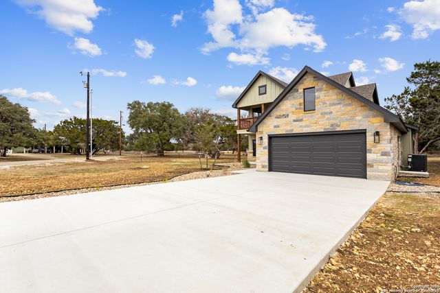 181 Deerwood Circle, Bandera, TX 78003