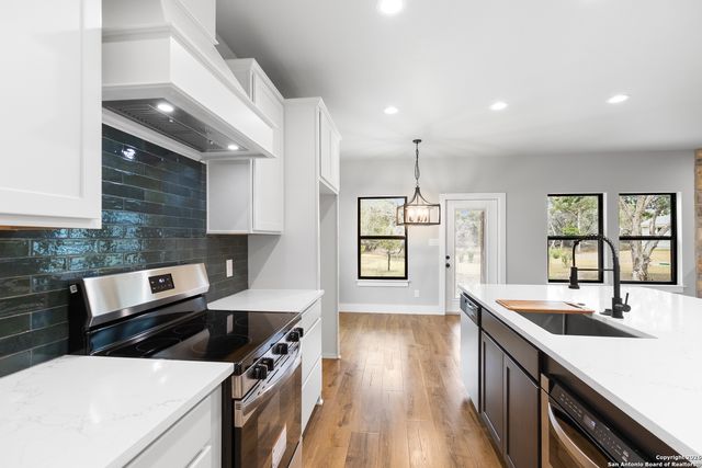 181 Deerwood Circle, Bandera, TX 78003