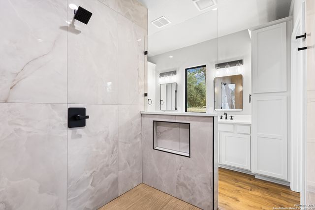 181 Deerwood Circle, Bandera, TX 78003