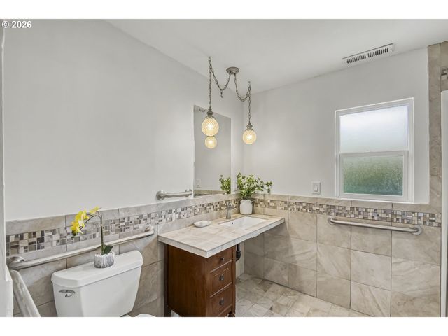 5675 Se JENNINGS Ave, Milwaukie, OR 97267