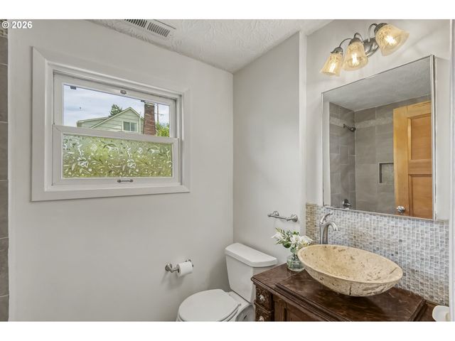 5675 Se JENNINGS Ave, Milwaukie, OR 97267