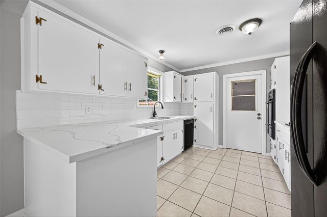 10318 Belfast Road, La Porte, TX 77571
