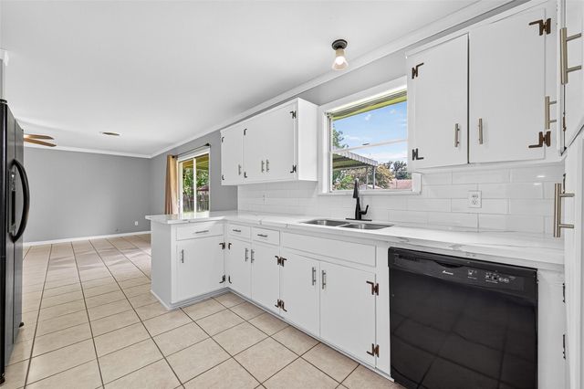10318 Belfast Road, La Porte, TX 77571