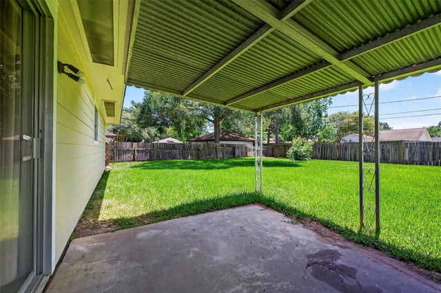 10318 Belfast Road, La Porte, TX 77571