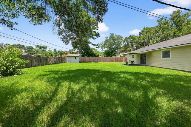 10318 Belfast Road, La Porte, TX 77571