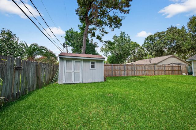 10318 Belfast Road, La Porte, TX 77571