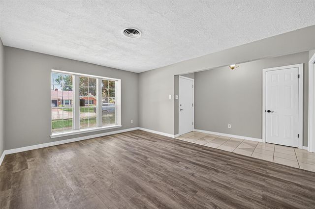 10318 Belfast Road, La Porte, TX 77571