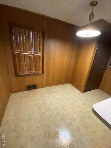 4493 Bessie Avenue, St Louis, MO 63115