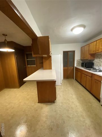 4493 Bessie Avenue, St Louis, MO 63115