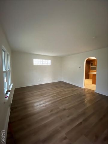 4493 Bessie Avenue, St Louis, MO 63115