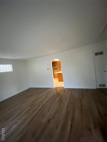 4493 Bessie Avenue, St Louis, MO 63115