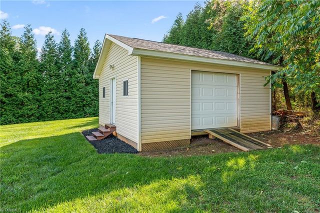 106 Stonegate Court, Reidsville, NC 27320