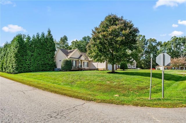 106 Stonegate Court, Reidsville, NC 27320