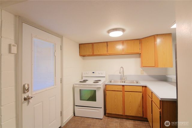 6825 S Lawrence Street, Tacoma, WA 98409