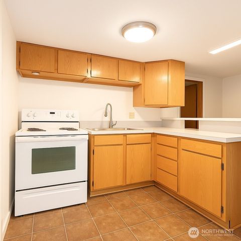 6825 S Lawrence Street, Tacoma, WA 98409