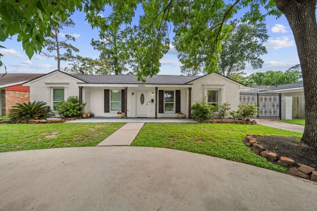 10011 Westview Drive, Houston, TX 77055