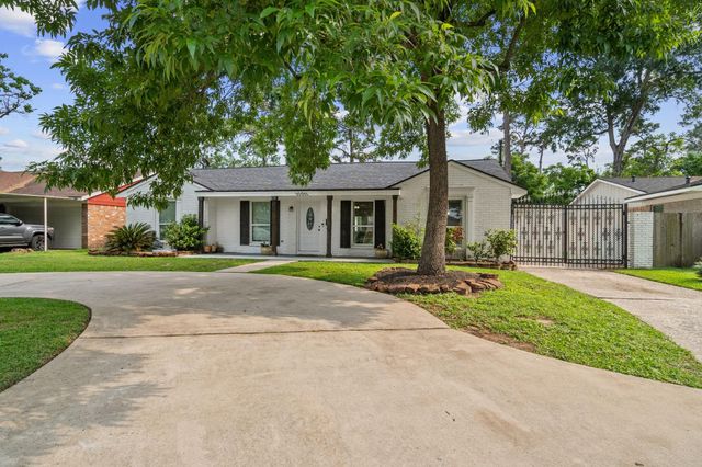 10011 Westview Drive, Houston, TX 77055