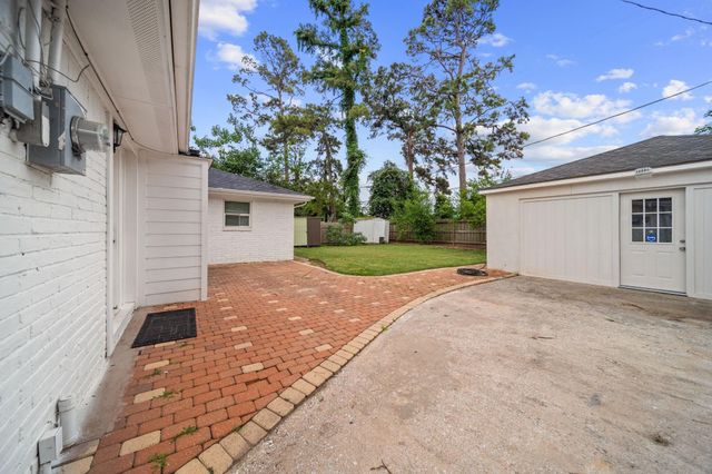 10011 Westview Drive, Houston, TX 77055