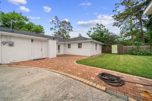 10011 Westview Drive, Houston, TX 77055