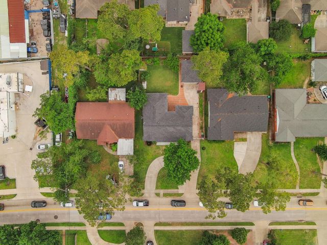 10011 Westview Drive, Houston, TX 77055