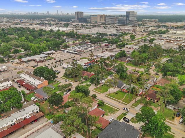 10011 Westview Drive, Houston, TX 77055