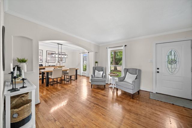 10011 Westview Drive, Houston, TX 77055