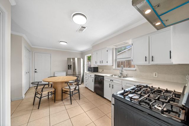 10011 Westview Drive, Houston, TX 77055