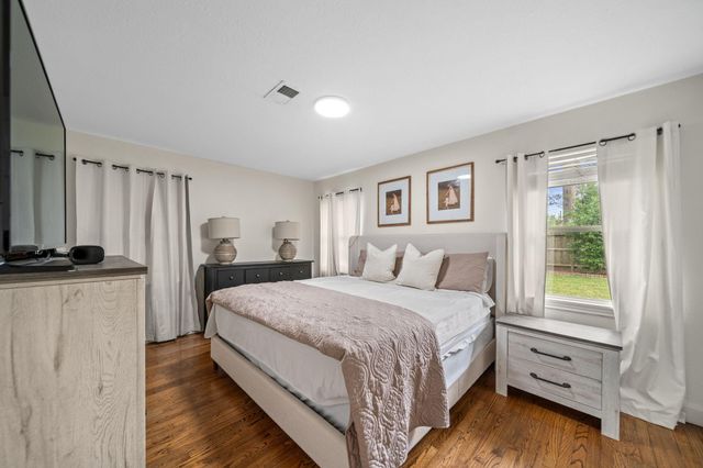 10011 Westview Drive, Houston, TX 77055