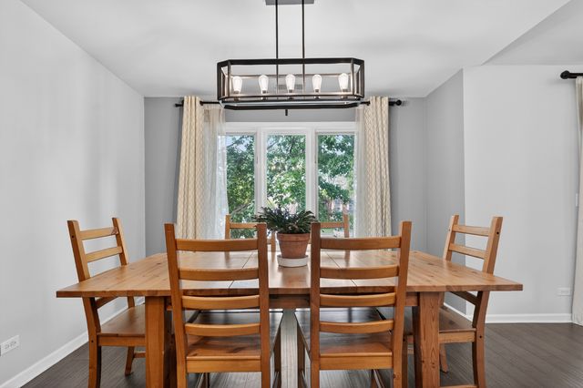 1608 E Clayton Court 1608, Arlington Heights, IL 60004