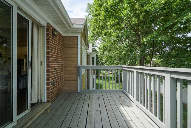 1608 E Clayton Court 1608, Arlington Heights, IL 60004